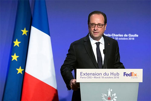 Hollande quiere perseguir a los terroristas de Daesh hasta Raqqa